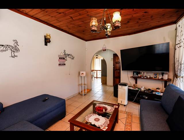 6 BEDROOM HOUSE FOR SALE IN AVOCA